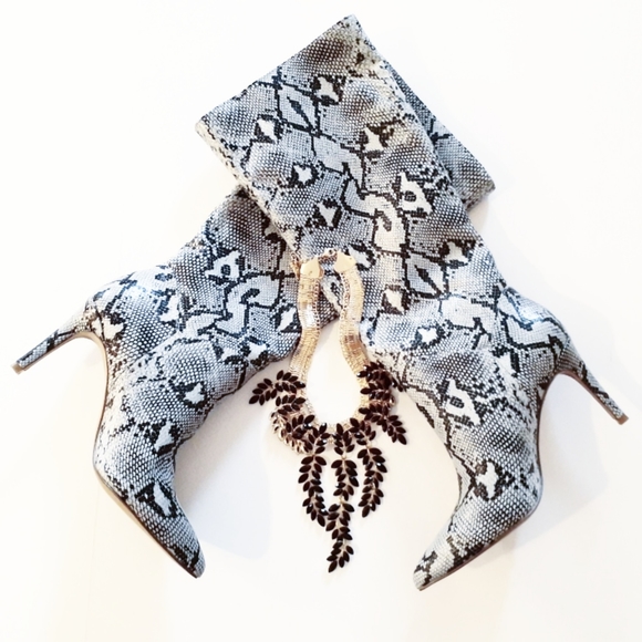 💎NWOB Steve Madden Blue Snake Calf Boots - Picture 7 of 7